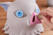 『鬼滅の刃』伊之助のヘッドマスコット貯金箱が登場！鼻の穴からお金をイン！インパクト大のアイテム