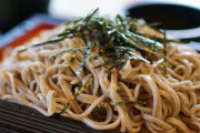 「まずは塩で食ってみなって」と店主。義両親と「蕎麦の名店」で食事会。「フツーに食べたい」嫁に義父が放った「まさか」の言葉