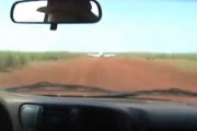 【動画】ブラジル連邦警察さん、麻薬を積んだ飛行機を体当たりで撃墜