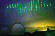 ハワイ山頂に緑のレーザー　中国の環境衛星から？　NASAが解析