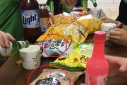 【韓国】慰安婦支援団体、寄付金で購入した憩いの場で飲み会→日本のお菓子を食べていたと判明して批判殺到ｗｗｗｗｗ