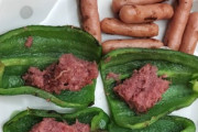 【画像】ワイが作った肉詰めピーマン、あんまり美味しそうではない🧐