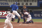 高橋奎二から佐野への死球、痛そうな音が響き渡る…
