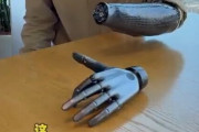 【動画】中国、脳でコントロールできる義手を開発