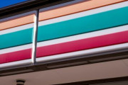 「値段の割に量も少ない」「オーケーやロピアのほうがいい」との声もあるが…。セブン「高級コンビニ化で客離れ」の“残酷な結末”