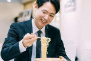 一人暮らし社会人の食費、1日2000円はいくよな