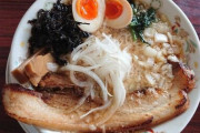 J( 'ー`)し「やきう、ラーメン出来たわよー」彡(ﾟ)(ﾟ)「！！」