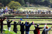 長崎・石木ダム予定地で工事ストップ求める「人間の鎖」【朝日新聞】