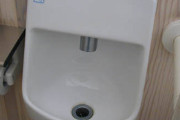 何で多目的トイレのオストメイトトイレに便捨て所って明記しないんだ？？