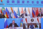 中国外相が米欧を批判「武器を送ってもウクライナに平和は訪れない」 BRICS外相会合