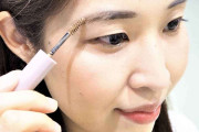 目立ちたくない！？『淡い顔メーク』　薄い眉や「忘れ鼻」を作るZ世代
