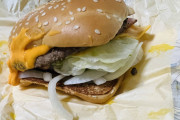 【画像有】マクドナルドの新作ニューヨークハンバーガー買ってきたで！?