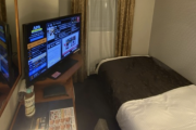 【悲報】日本での一泊7,500円のビジネスホテルのクオリティｗｗｗｗｗｗｗ