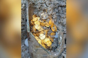 【考古学】イタリア北部でローマ帝国の金貨数百枚が旧劇場の地下から見つかる