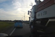 「キチガイダンプが大暴れ」殴られて警察沙汰になった交通トラブル車載。