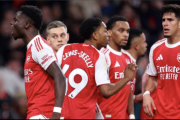 パフォーマンスに憤慨？…アーセナルの選手たちが劇的勝利後のロッカールームで“緊急会議”か