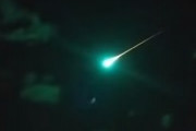 なんだよこれ・・・オーストラリアで目撃された緑色の流星が海外で話題に！　海外の反応