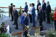 【真実に発狂】韓国メディア「文大統領がG7集合写真で最前列に立った本当の理由」＝韓国ネット「わざわざ妬んで取材するなんて。本当に韓国の国民か？」