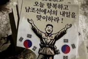 「今日降伏して南朝鮮へ」…ウクライナ軍が無人機で北朝鮮軍兵士に投降ビラ散布！