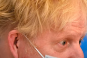 「全くもって絶望的」。ボリス・ジョンソン、流出したメッセージで保健省長官を非難。海外の反応