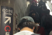 【動画】名古屋の通勤ラッシュ、誰もエスカレーターを歩かず立ち止まる　条例で9割減
