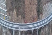 【画像】中国、とんでもない場所に高速道路を作ってしまうｗｗｗｗｗｗｗｗｗｗ
