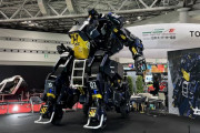 ロマン溢れる搭乗操作型ロボット「アーカックス」…1台4億円(1年間の保守メンテ付き) ！