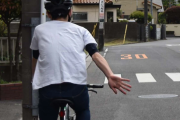【悲報】自転車さん、4月から『ハンドサイン』を出さなかったら青切符5000円ｗｗｗｗ
