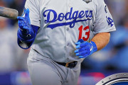 ドジャースが村上宗隆の獲得見送りか、球団がマンシーに対してクラブオプションを行使してドジャース残留