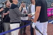 【悲報】MLB記者さん、メジャーリーガー達が謎の日本人に握手を求めていき困惑してしまう