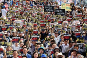 韓国人「韓国人が発狂！7000人が『反日歌』を歌いながら集結！」日本の核汚染水海洋投棄を糾弾！　韓国の反応