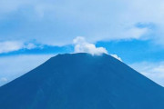冬なのに富士山に全然「雪」が積もってない！山頂は夏の時と同じで地面が見える…山梨、静岡県でも降水が少ない模様