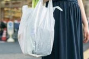 レジ袋が来年4月から原則全店で有料化へ！また問題になりそうだなぁ