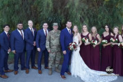 参加できないはずだったアメリカ陸軍の親友が結婚式に現れ号泣する新郎と友人たち。紹介するニュースキャスターまで泣きそうに？