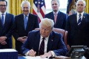 【よっ!大統領!】トランプ大統領2兆ドルにサイン。大人1200ドル、子供500ドル給付へ