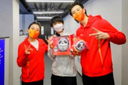 羽生結弦選手に「ビンドゥンドゥン」プレゼント　～中国の男女ペア、3人に称賛や祝福の声～