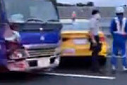 【動画】 第三京浜で教習車が事故 「どうなったらこうなるんだ？」 高速教習中か