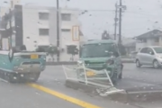 【沖縄】台風6号の影響で駐車中の車が横転…