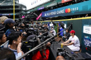【大谷翔平】スターを囲む圧巻光景 「大谷翔平を求める群集」とMLB選手会が驚きながらツイート