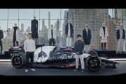 アルファタウリが2023年型F1マシン「AT04」を発表　スッと出た