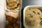 【画像】餃子の王将のチャーハン弁当(800円)をテイクアウトしてきたwwww