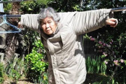 ふざけした自分の肖像写真で笑いを取っている、日本のおばあちゃん写真家が海外で話題に