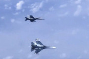 バルト海上空でロシア軍輸送機を護衛するSu-27戦闘機がNATO機の針路さえぎる飛行…安全無視の飛行を示したと非難（動画）！