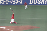 中日・山本拓実、ラッキーなプロ初ヒット！ サードゴロがアンツーカーで大きく跳ねる