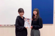 【乃木坂46】山下さん、4期生に写真集を見てもらうの巻