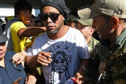 【元ブラジル代表】釈放されたロナウジーニョ、宿泊中のホテルが大パニックに