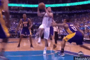 【NBA】ウェンバンヤマが出場停止危機？！少林寺仕込のエルボーが悪質すぎると話題に