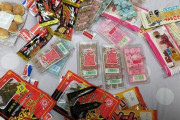 【速報】駄菓子で大人買いしてきたンゴwywywywywywy