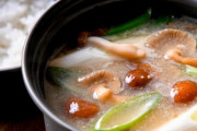 【料理】なめこの味噌汁には大根おろし入れるよね？　夫に入れるの！？って驚かれた