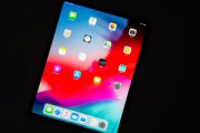 【朗報】Apple様、お高くなりすぎてiPadが買えない人々のために「iPad SE」を用意してくれる
